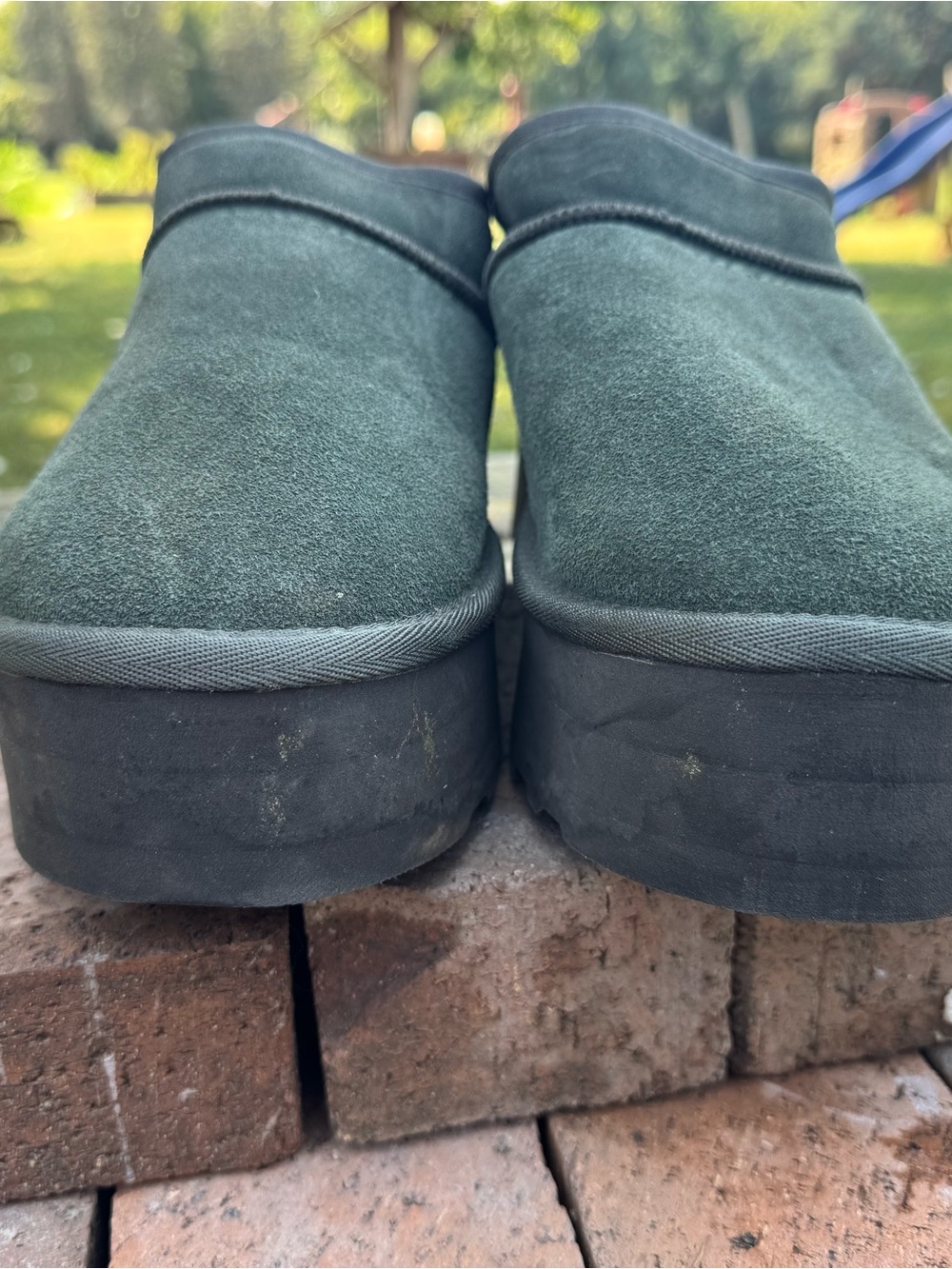 Cushionaire Women’s Size 11 Green Platform Clogs Mules Memory Foam Shoes